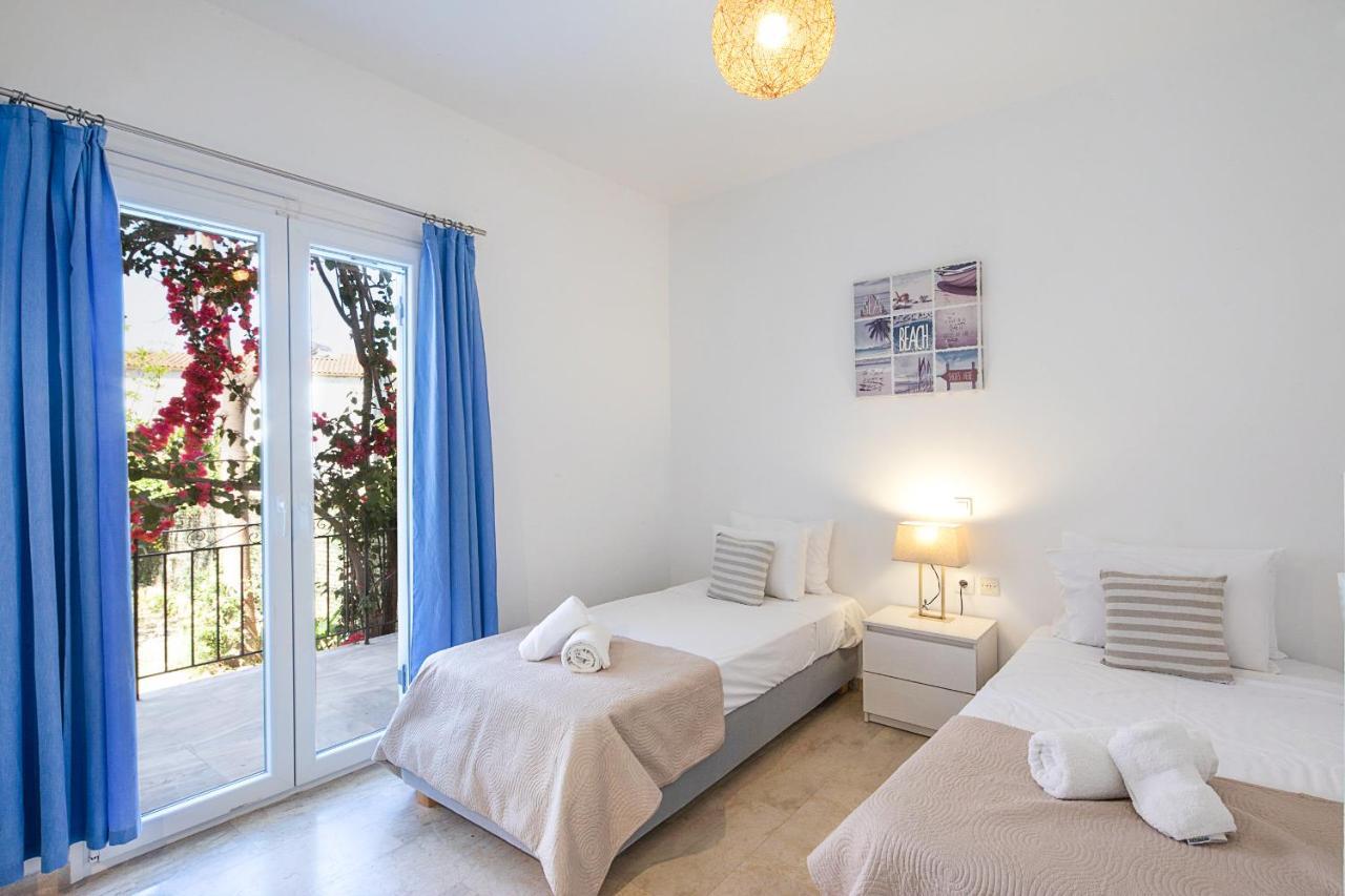 Irini Apartments And Studios Agios Gordios  Bagian luar foto